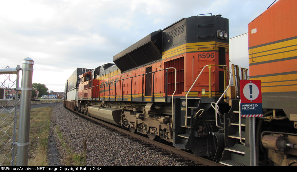 BNSF 8596